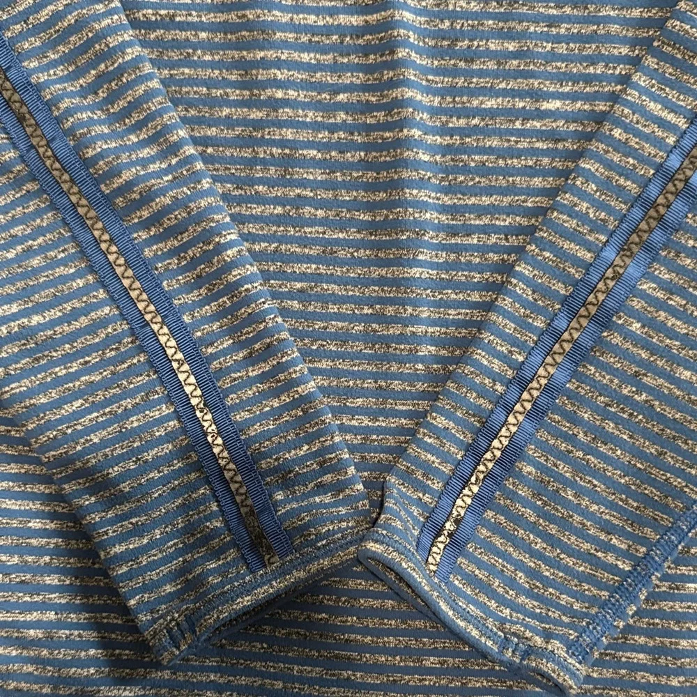 lululemon athletica Navy and Light Blue Long Sleeve Top - Picture 8 of 8
